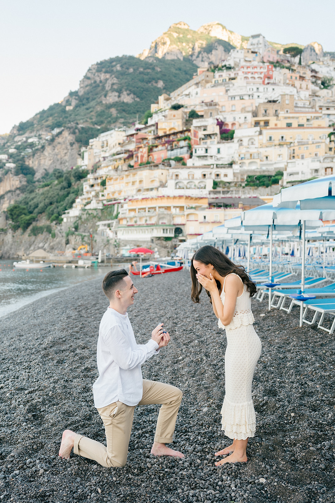 couple proposing on a the positano beach