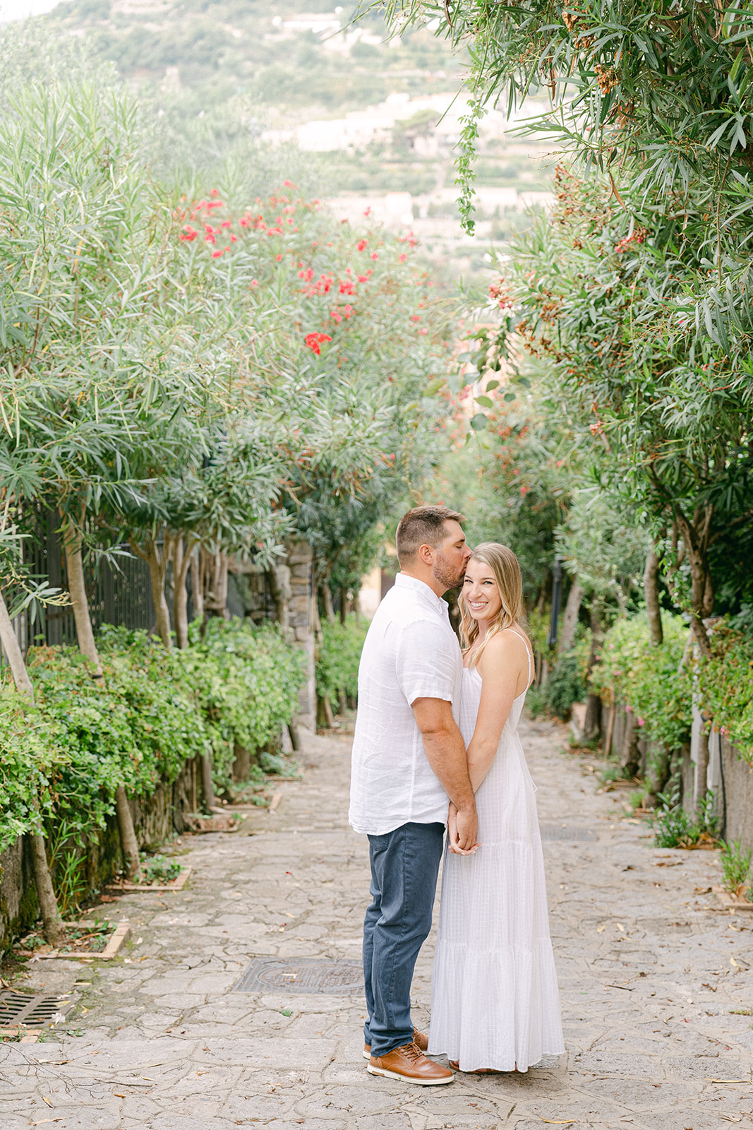 couple photo outdoor in Ravello in a Garden