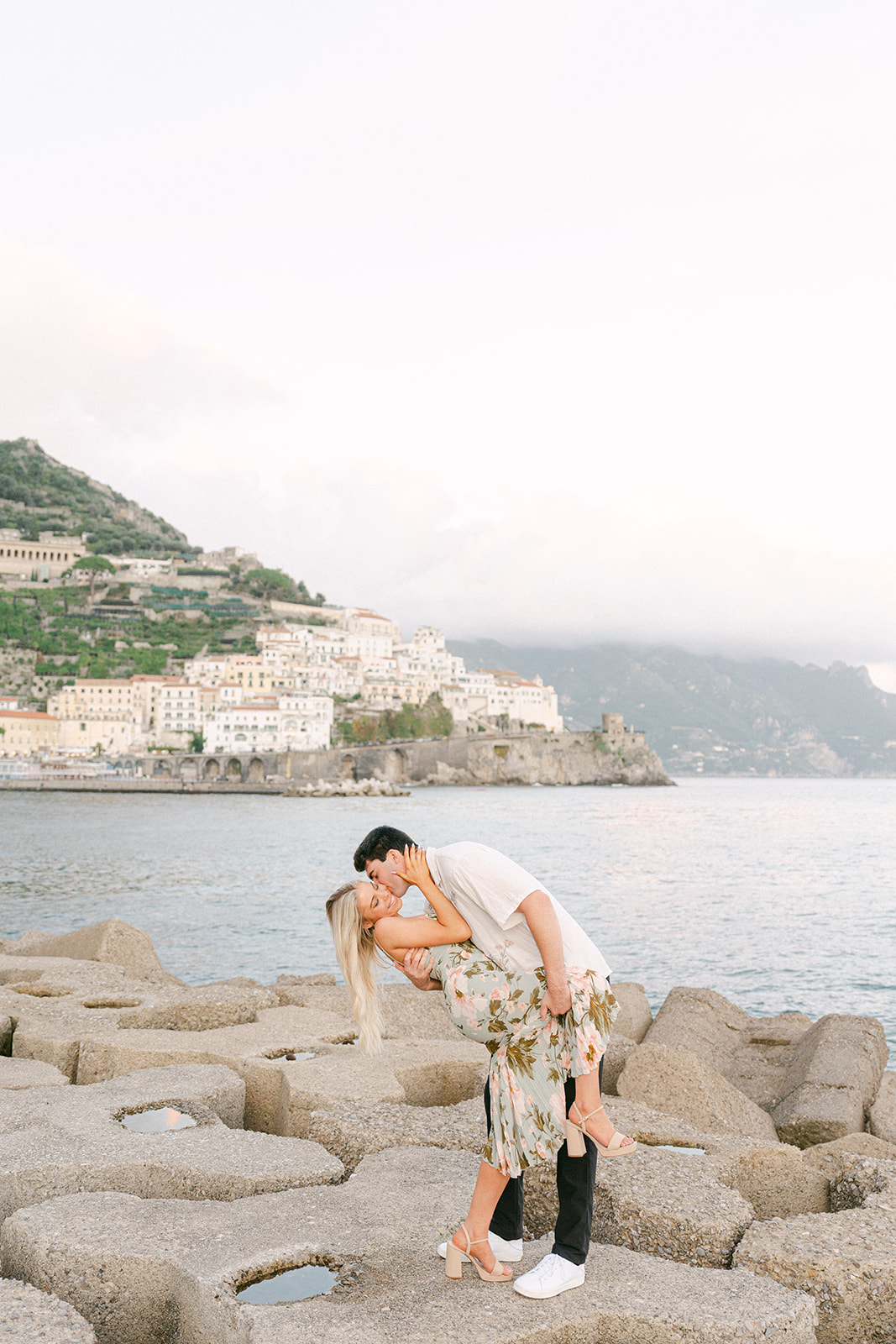 romantic couple photos in Amalfi 