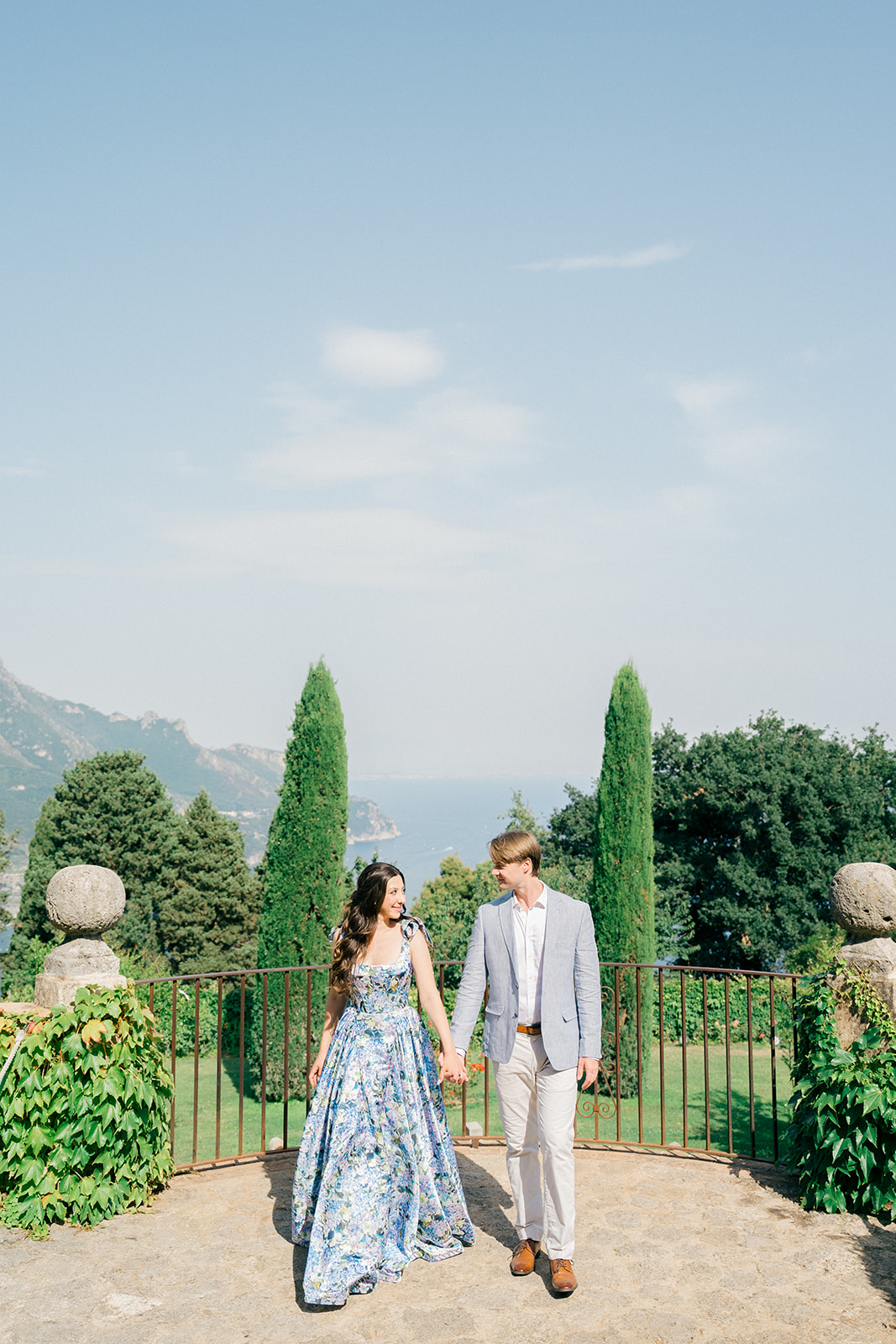 couple holding hands in the garden of villa cimbrone