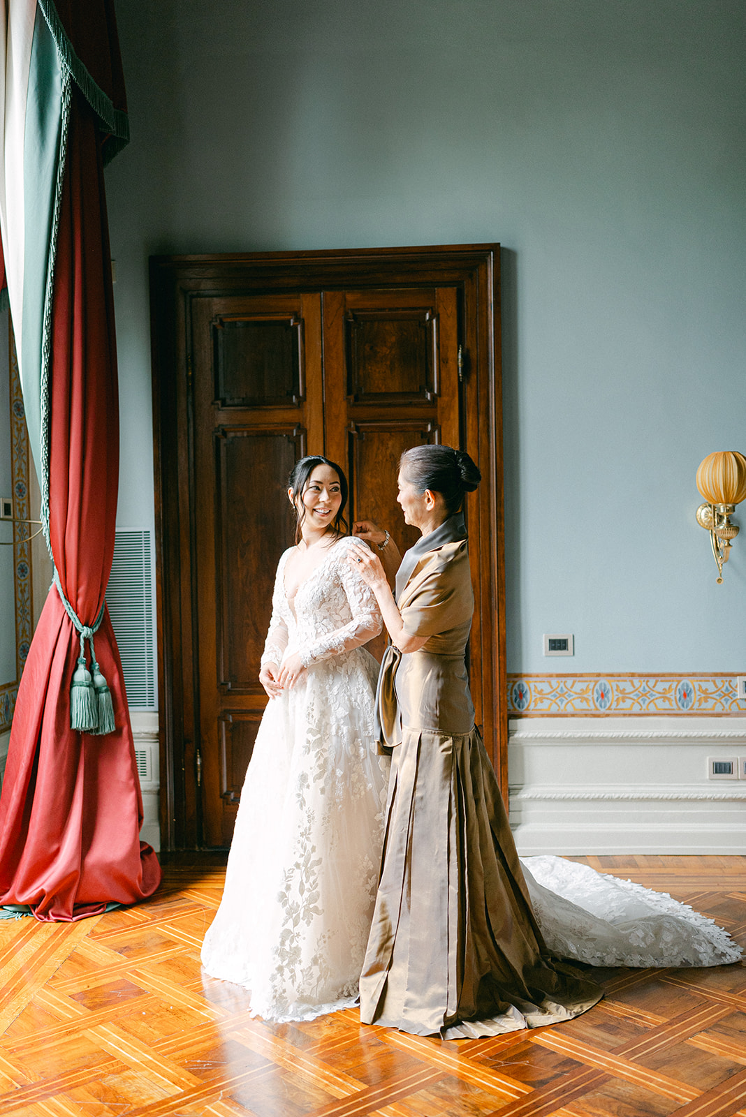 Getting ready of the bride and her mother