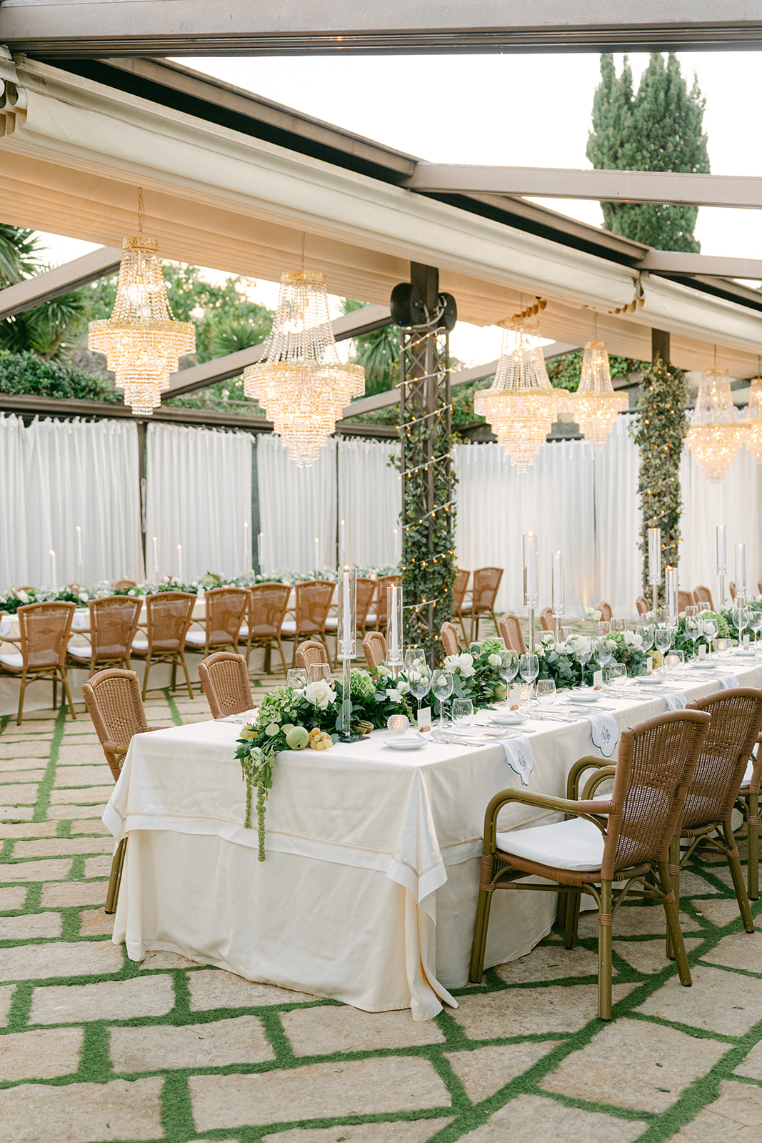 luxury wedding table settings in Villa Eva