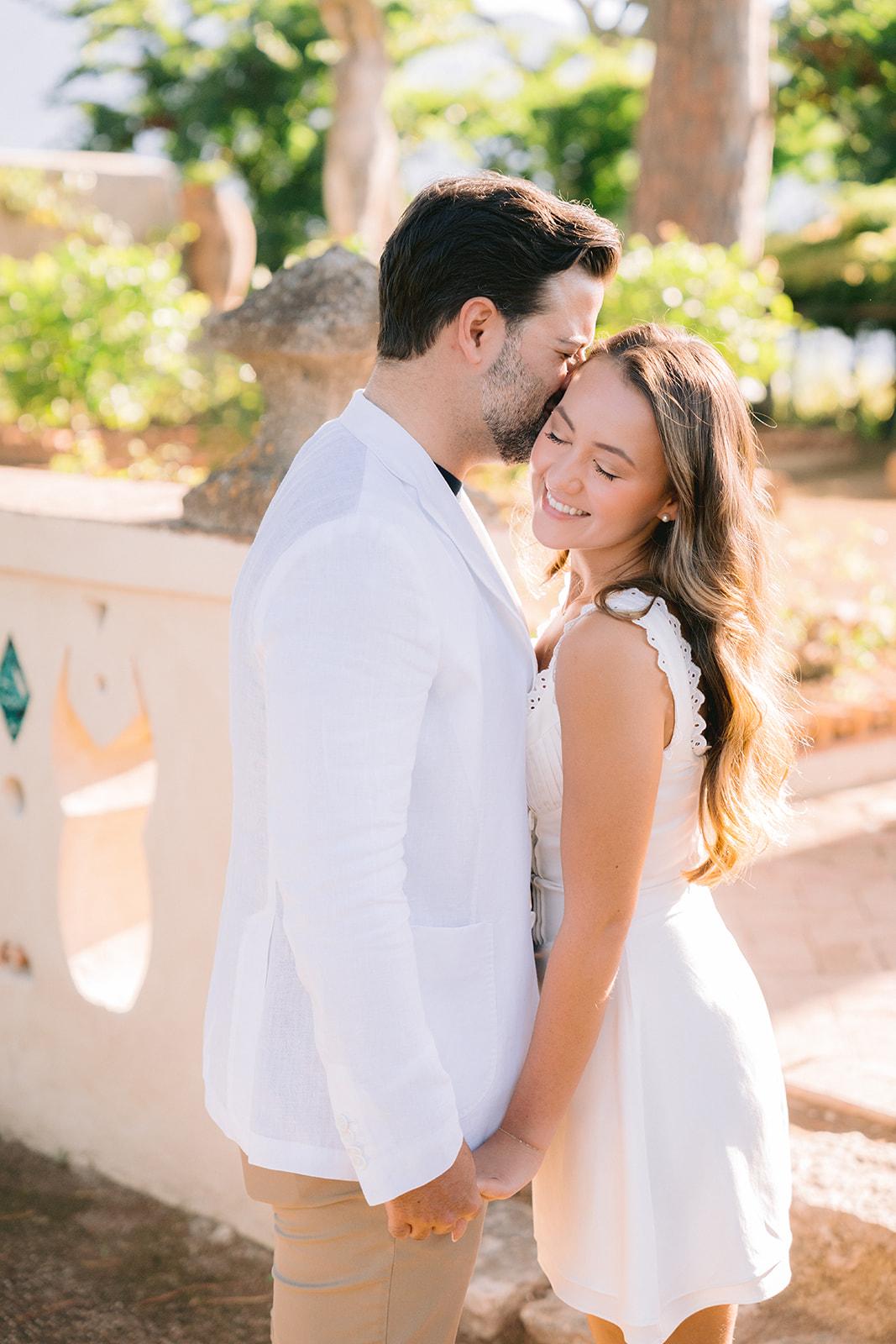 romantic engagement photo of the couple in Villa Cimbrone