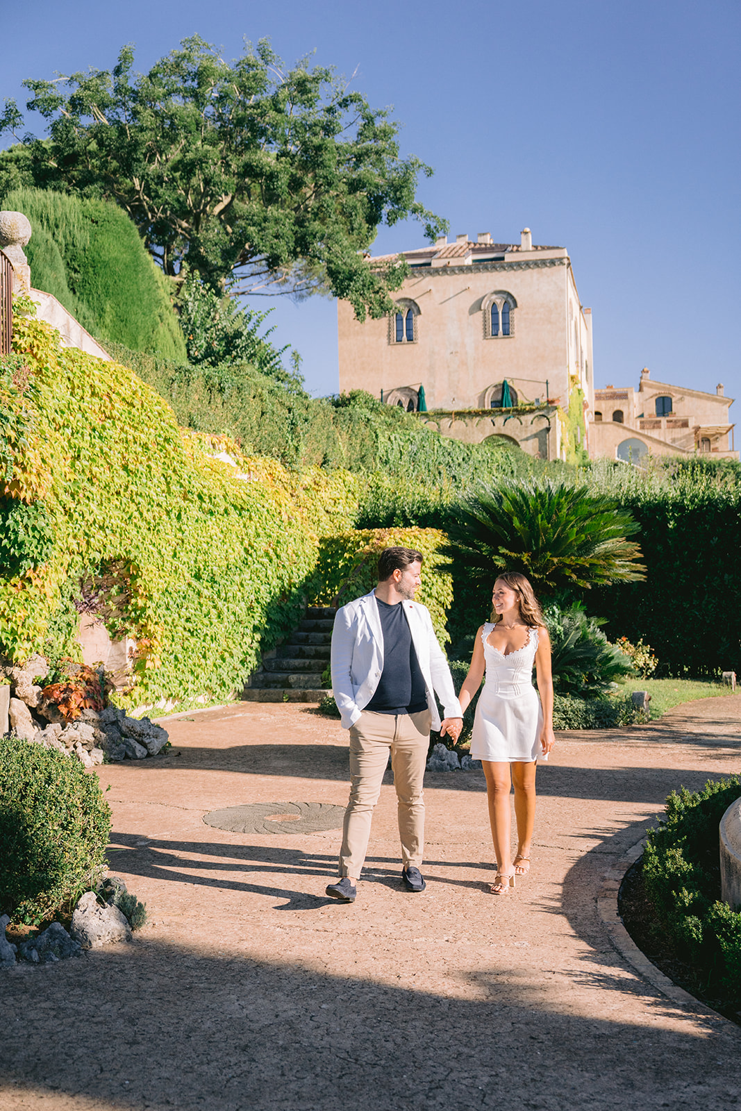 Summer engagement pictures in Ravello