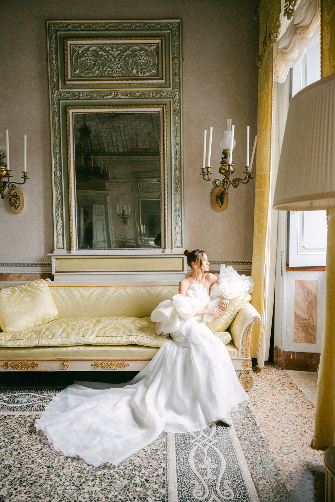Luxury wedding photo of the bride in Villa Pizzo
