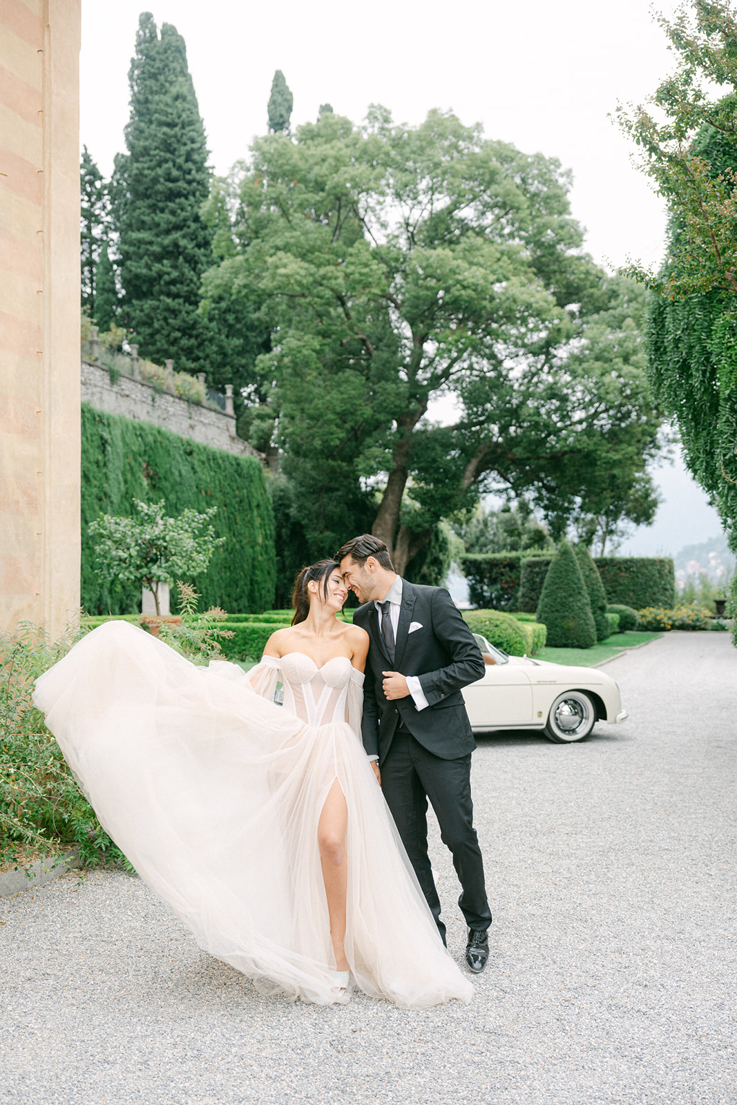 Garden wedding portraits in Lake Como