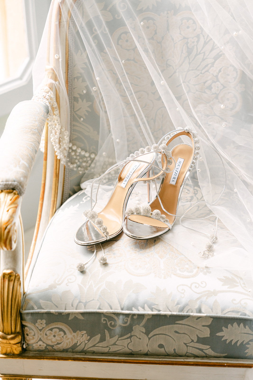 Wedding shoes photo indoor 