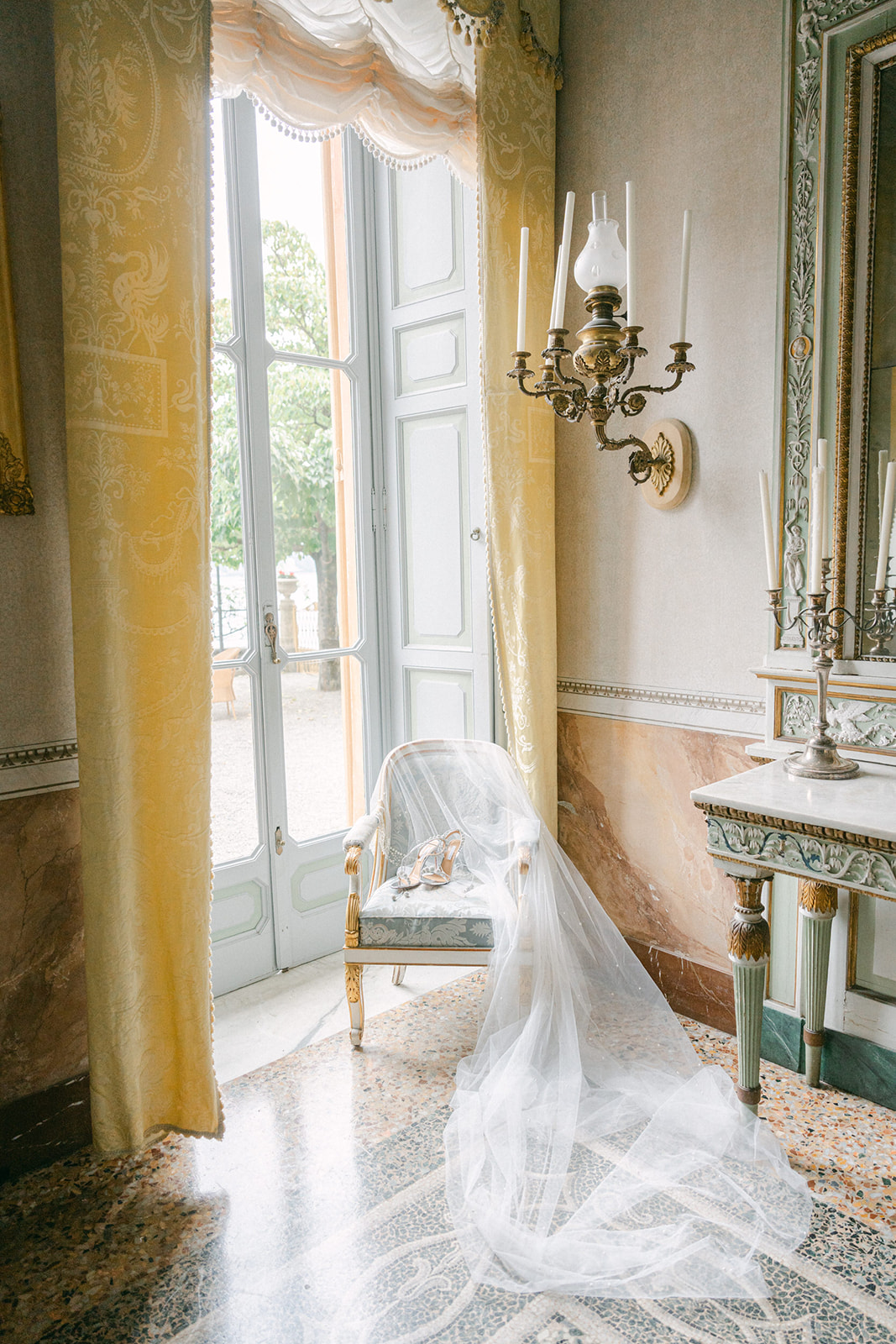 Detailed wedding photography in Villa Pizzo, Lake Como