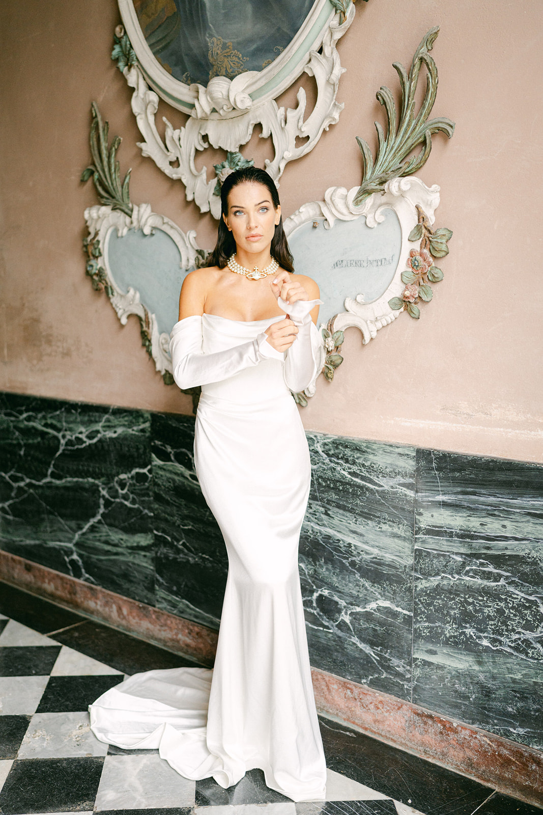 modern wedding portrait of bride in Villa Pizzo