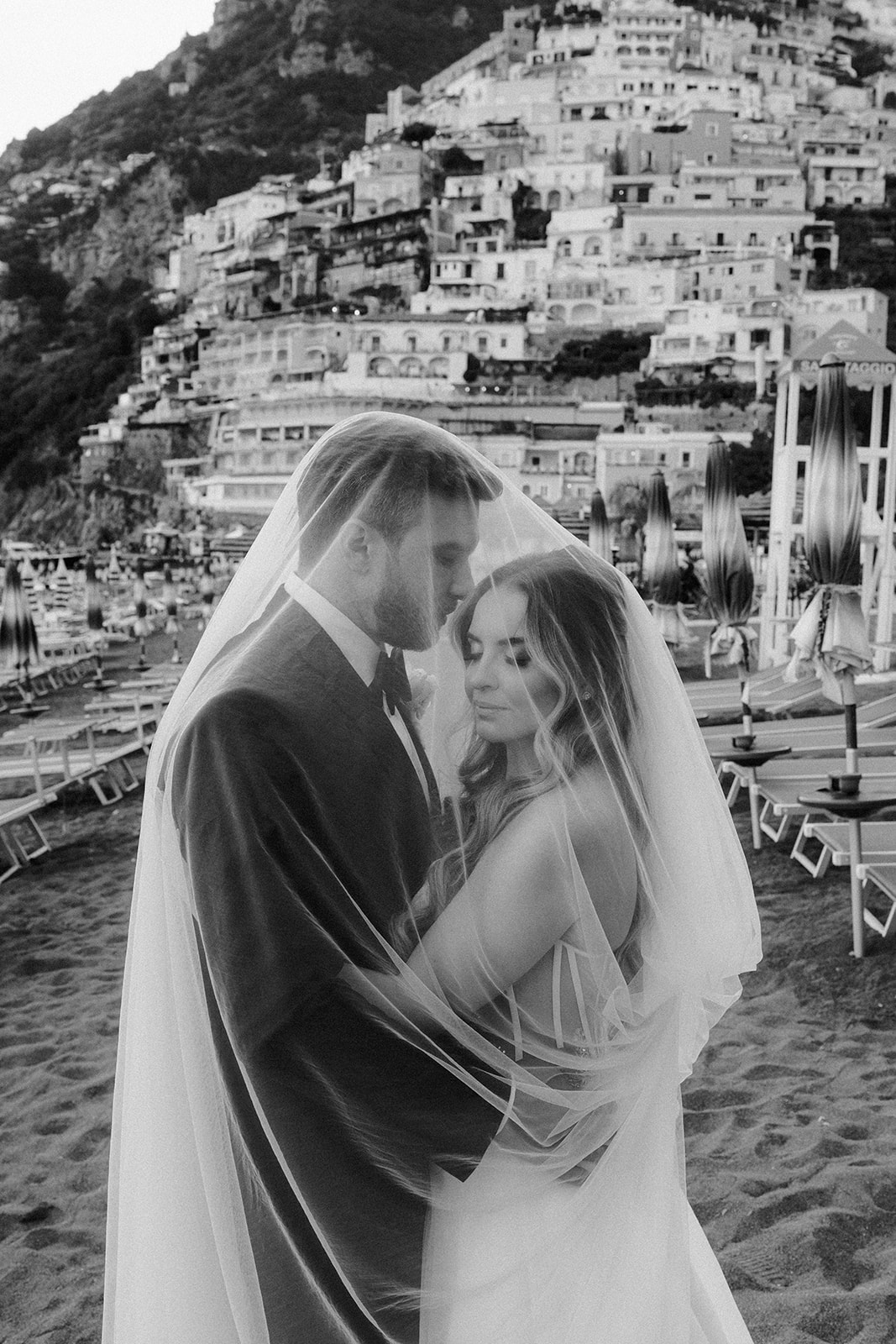 editorial photography of bride and groom in Positano